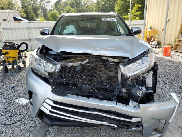 VIN 5TDKZRFH9JS545838 2018 Toyota Highlander, SE no.5