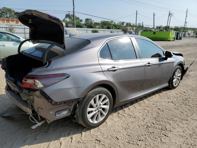 VIN 4T1C11AKXNU631401 2022 Toyota Camry, LE no.3