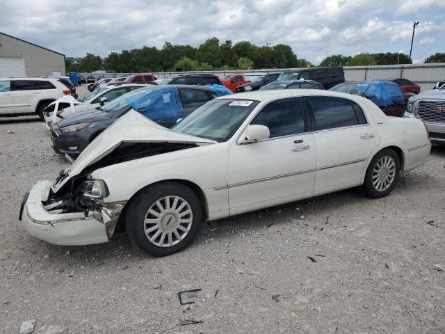 LINCOLN TOWN CAR S 2005 white sedan 4d gas 1LNHM81W45Y608164 photo #1