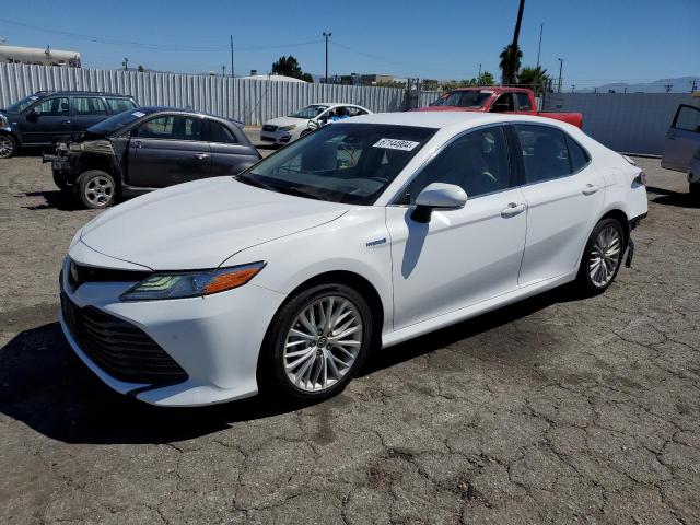 VIN 4T1B21HK0JU009026 2018 Toyota Camry, Hybrid no.1