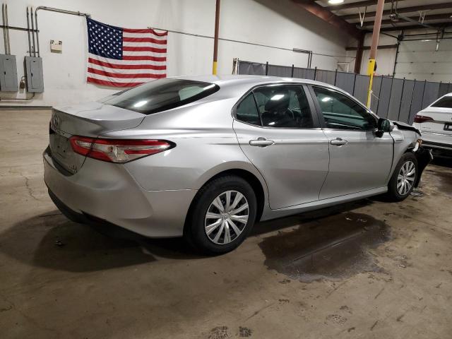 VIN 4T1B31HK4JU001900 2018 Toyota Camry, LE no.3