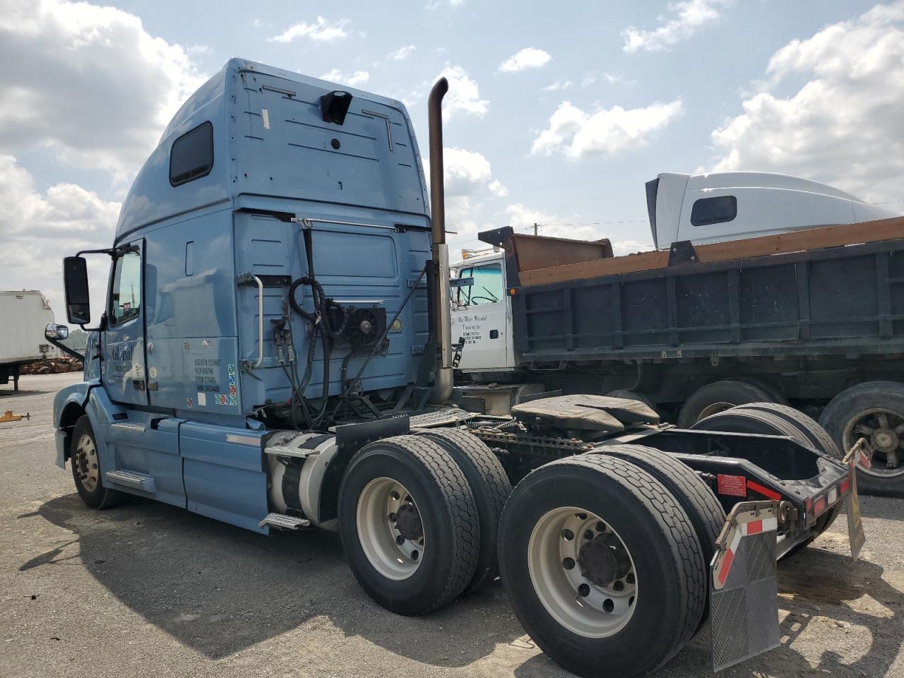 Lot #2779635596 2012 VOLVO VN VNL