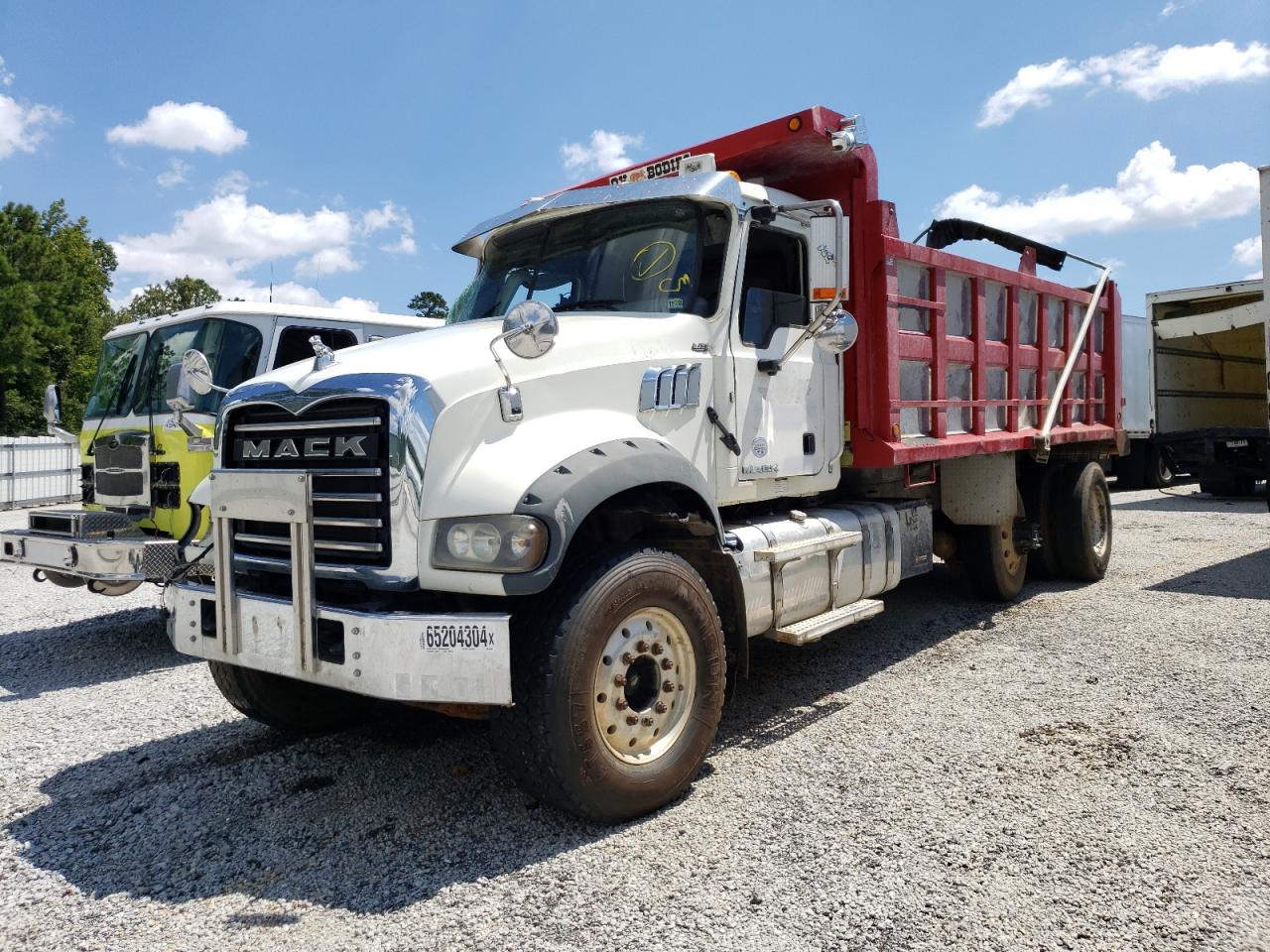 Lot #2935952755 2016 MACK 700 GU700