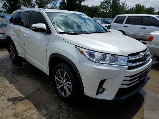 VIN 5TDJZRFH1JS559521 2018 Toyota Highlander, SE no.4