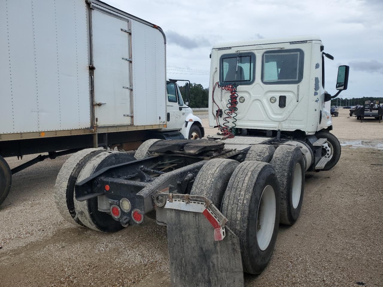 Lot #2913988557 2017 FREIGHTLINER CASCADIA 1