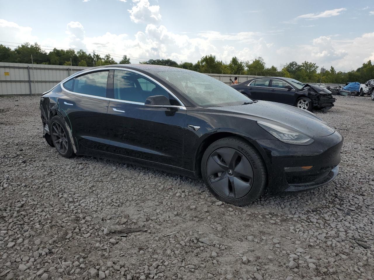 Lot #2989448566 2018 TESLA MODEL 3