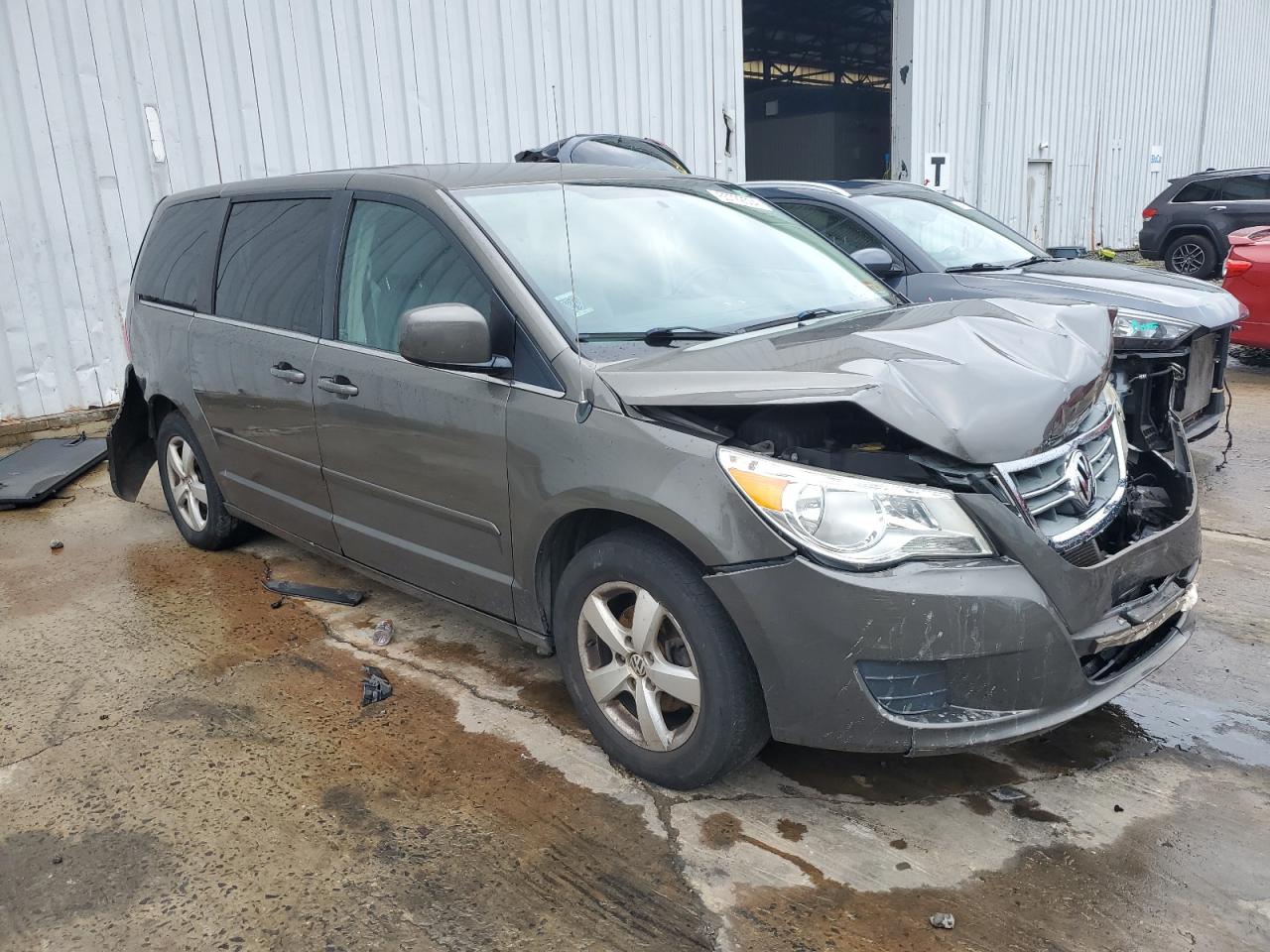 Lot #2823946087 2010 VOLKSWAGEN ROUTAN SE