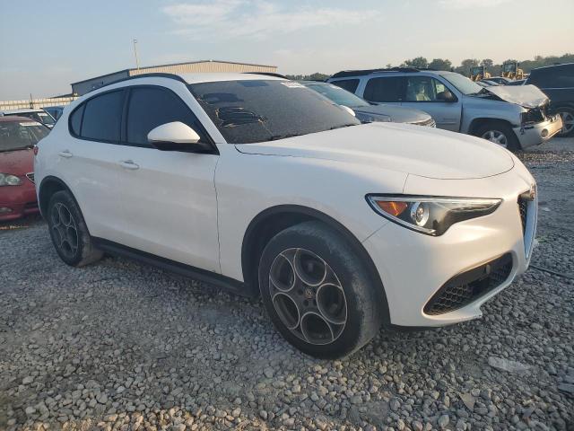 VIN ZASFAKPN4J7B84329 2018 Alfa Romeo Stelvio, Sport no.4