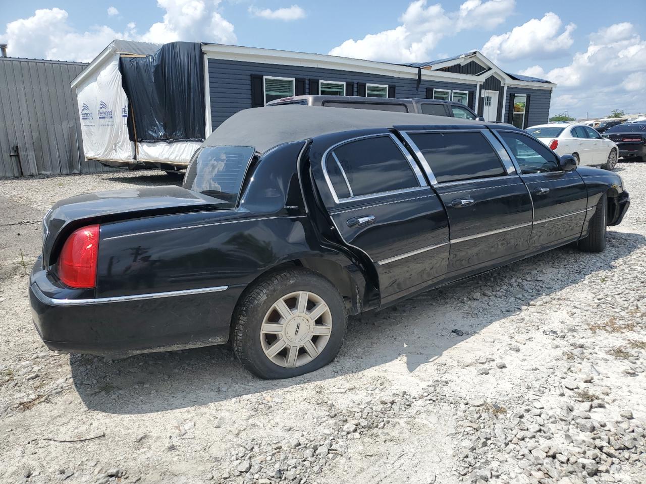 Lot #2955121794 2007 LINCOLN TOWN CAR E