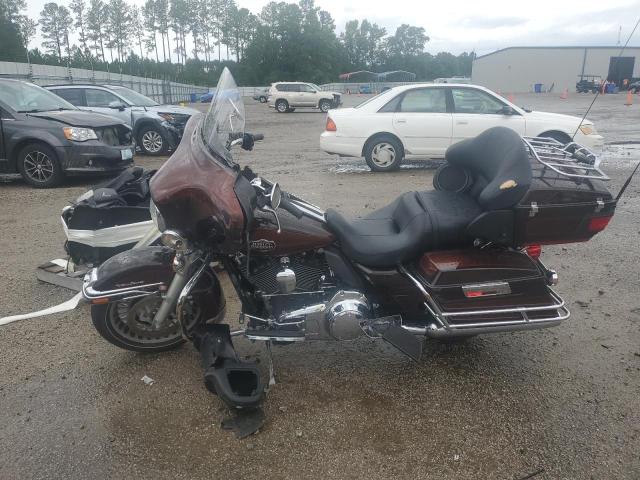 2011 HARLEY-DAVIDSON FLHTCU - 1HD1FC41XBB632324