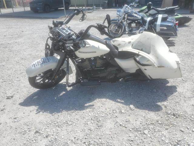 2018 HARLEY-DAVIDSON FLHXS STRE - 1HD1KRC19JB686759