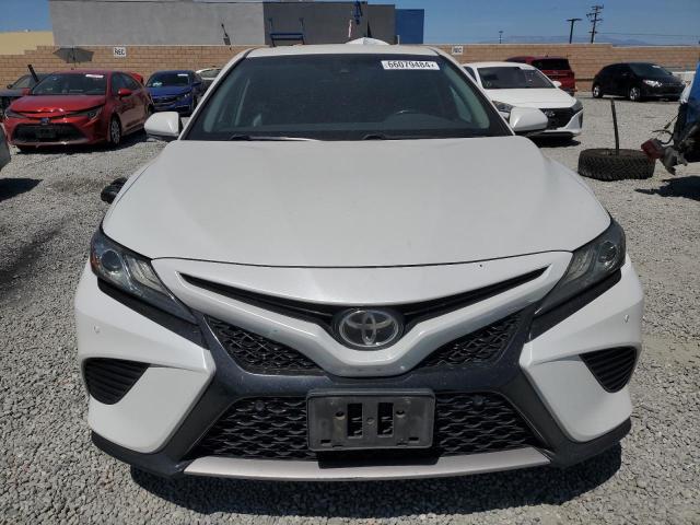 VIN 4T1B61HK7JU125750 2018 Toyota Camry, Xse no.5