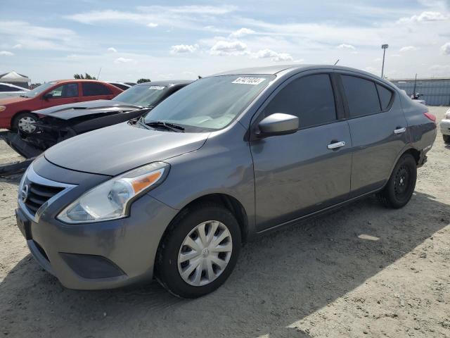 NISSAN VERSA S 2018 gray  gas 3N1CN7AP1JL871533 photo #1