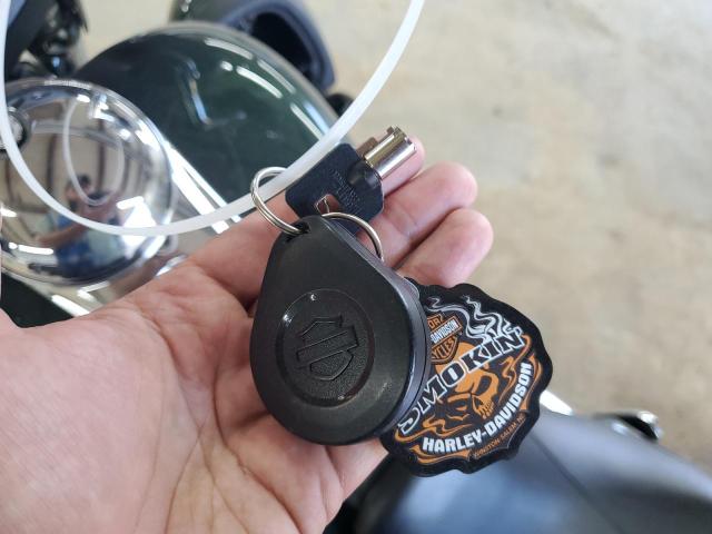 2019 HARLEY-DAVIDSON FLHX - 1HD1KBC17KB617786