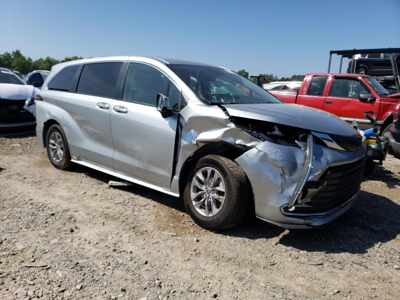 Lot #2993954309 2022 TOYOTA SIENNA XLE