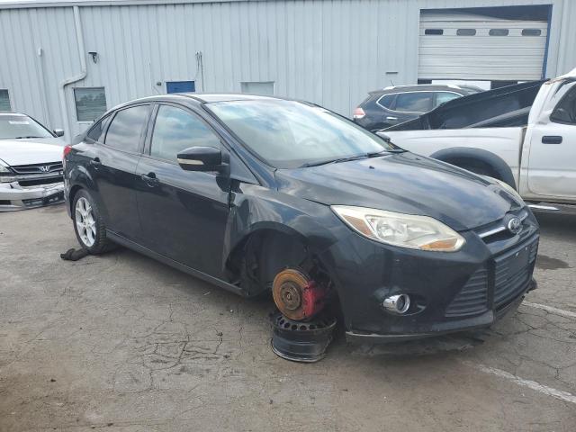 VIN 1FADP3F20EL296463 2017 Ford Focus, SE no.4