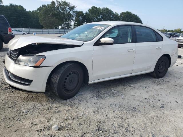 2015 VOLKSWAGEN PASSAT S - 1VWAT7A38FC048461