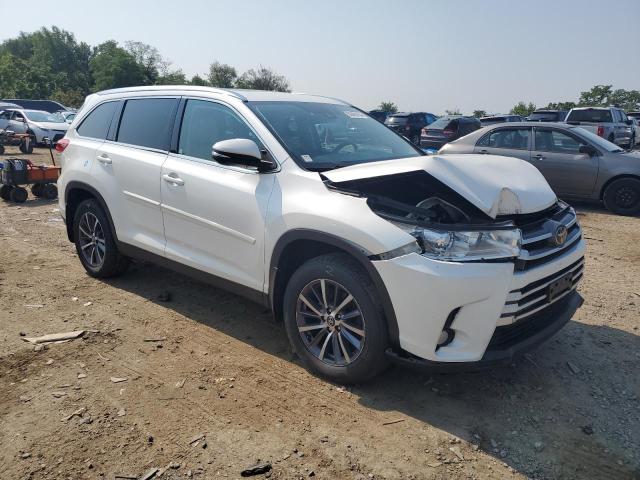 VIN 5TDJZRFH8KS577872 2019 Toyota Highlander, SE no.4