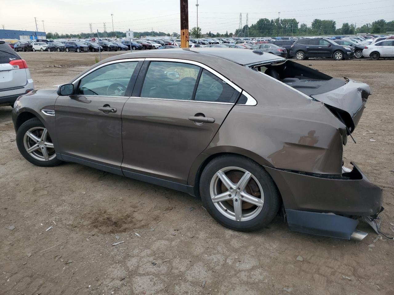 Lot #2974746182 2015 FORD TAURUS LIM