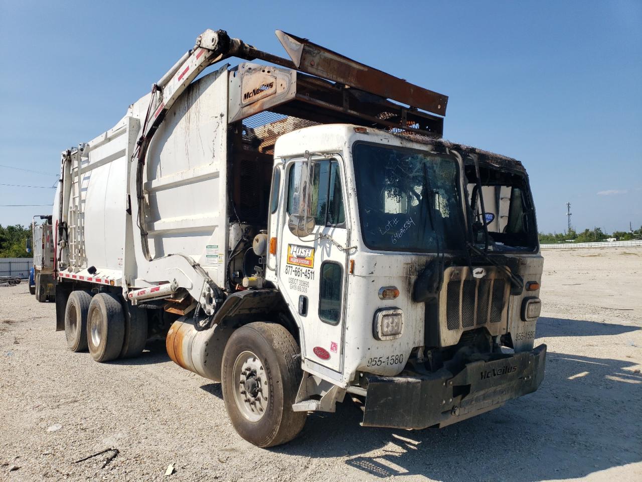 Lot #2962127168 2022 PETERBILT 520