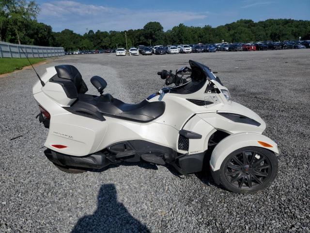 CAN-AM SPYDER ROA 2018 white  gas 2BXNBDD25JV004207 photo #1