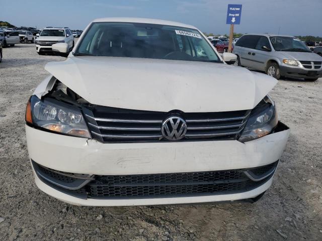 2015 VOLKSWAGEN PASSAT S - 1VWAT7A38FC048461