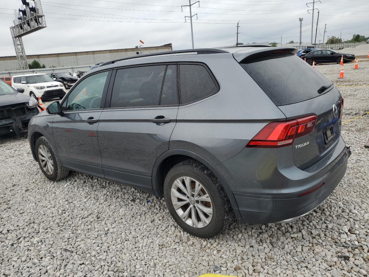 VOLKSWAGEN TIGUAN S 2018 gray  gas 3VV0B7AX8JM043855 photo #3