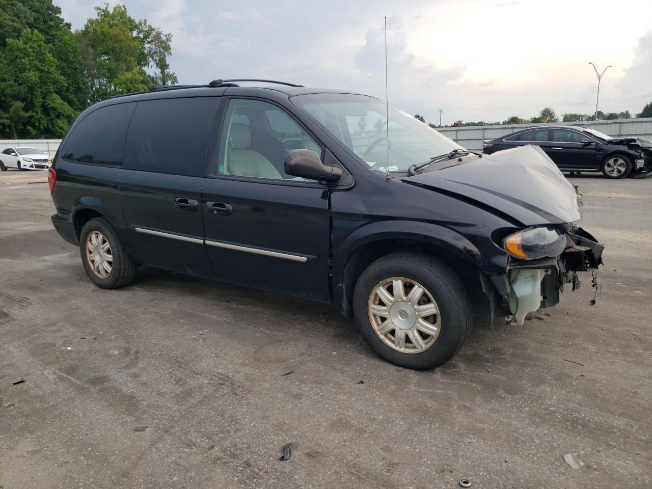 Lot #2893229710 2006 CHRYSLER TOWN & COU