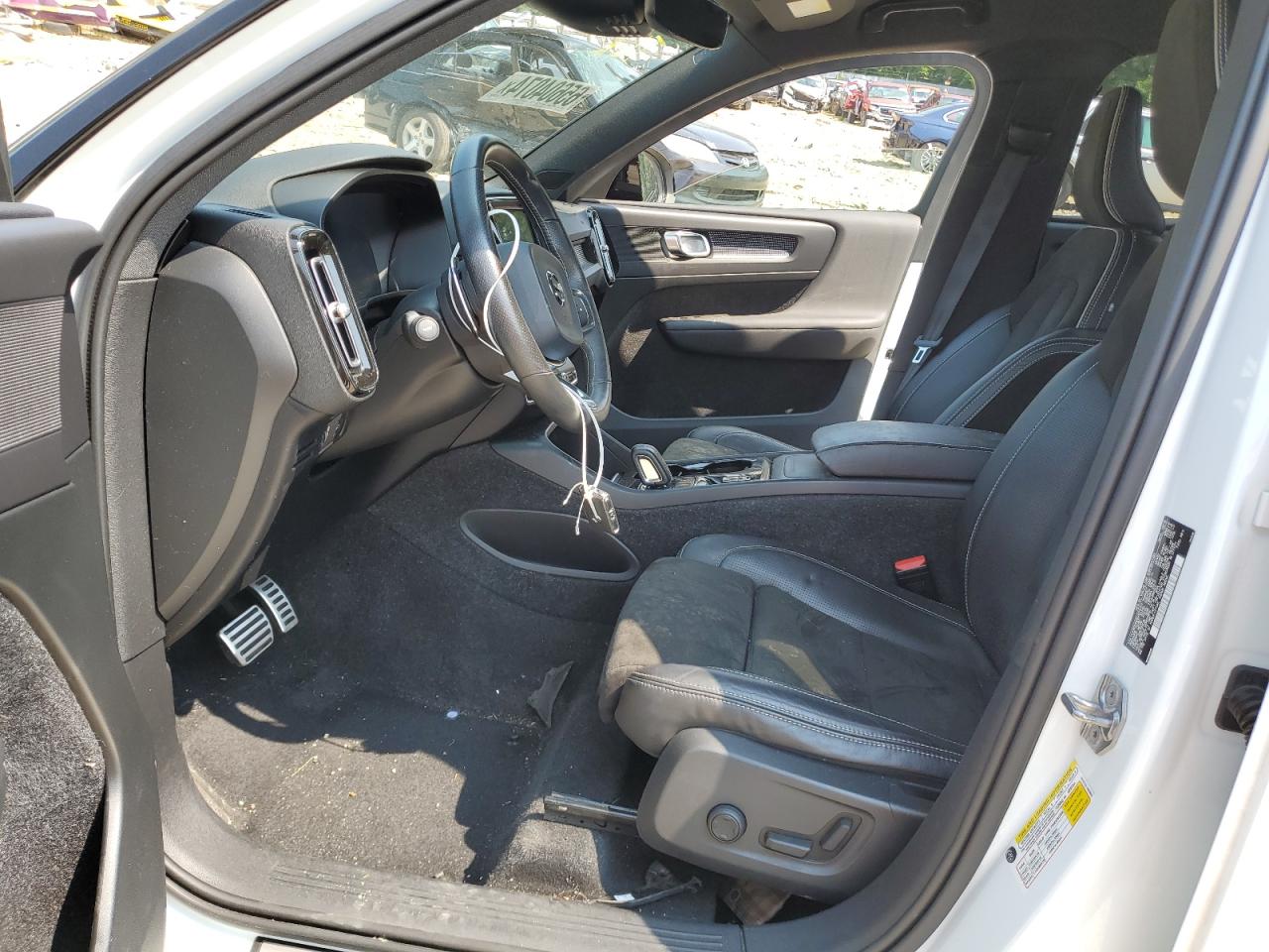 VOLVO XC40 T5 R-DESIGN