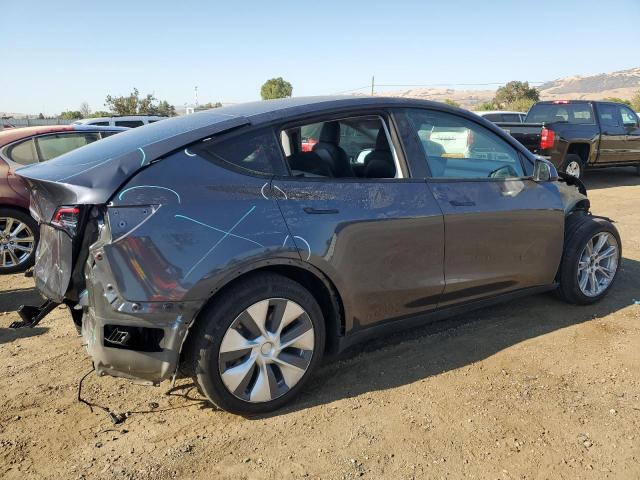 VIN 7SAYGAEE3NF393657 2022 TESLA MODEL Y no.3