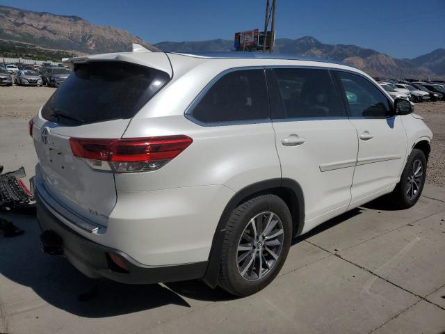 VIN 5TDJZRFHXJS818555 2018 Toyota Highlander, SE no.3