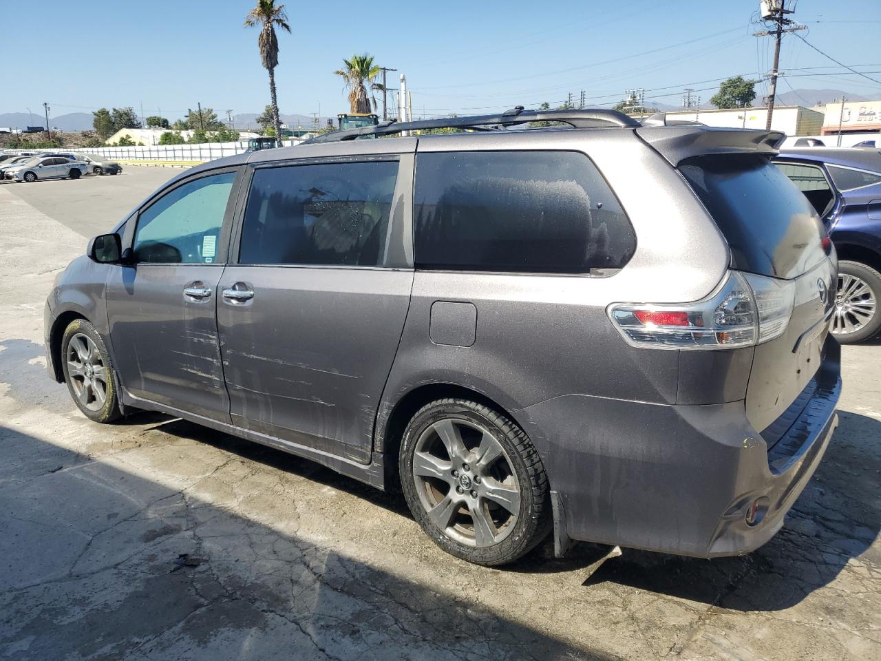 Lot #3028393783 2020 TOYOTA SIENNA SE