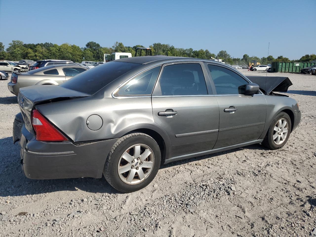 Lot #2919423323 2005 FORD FIVE HUNDR