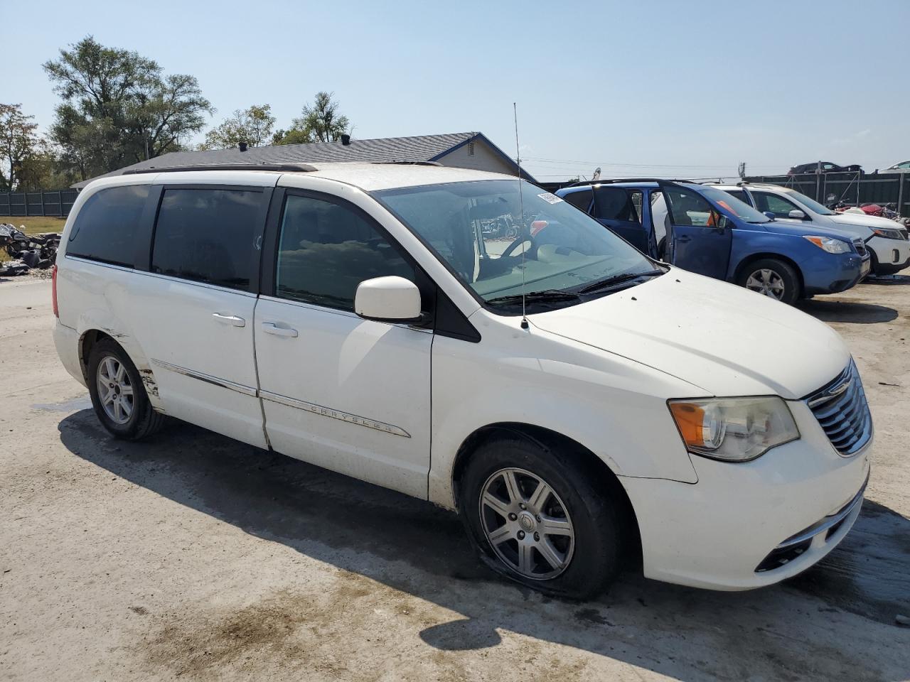 Lot #2871902346 2012 CHRYSLER TOWN & COU