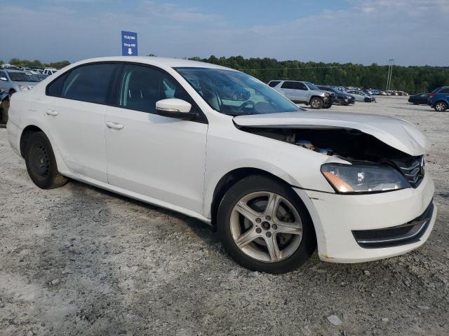 2015 VOLKSWAGEN PASSAT S - 1VWAT7A38FC048461