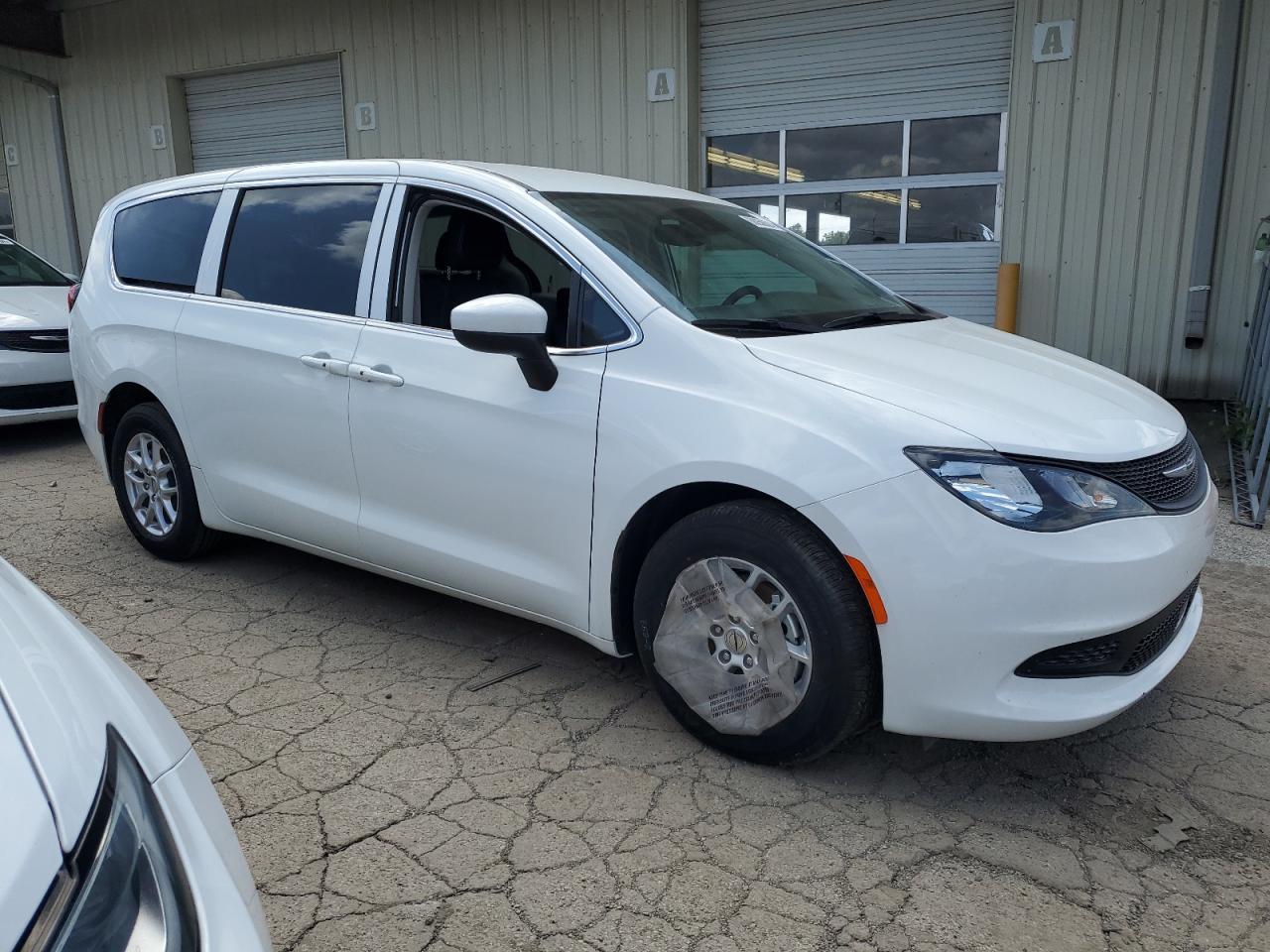 Lot #2938222483 2023 CHRYSLER VOYAGER LX