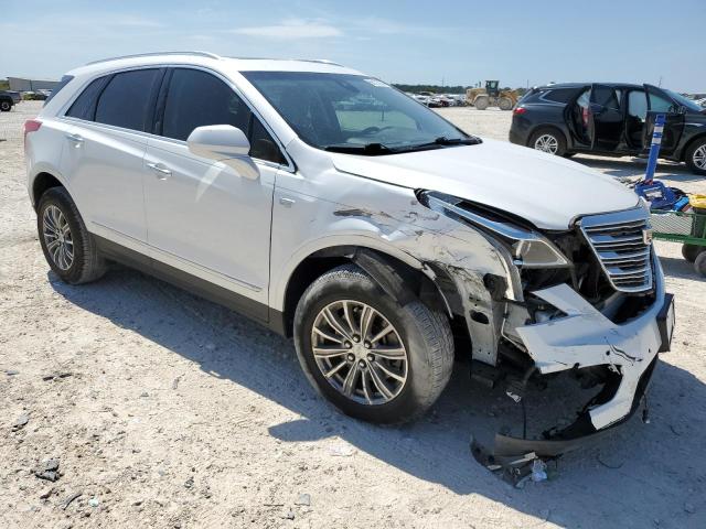 VIN 1GYKNBRSXHZ136437 2017 Cadillac XT5, Luxury no.4