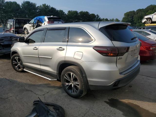 VIN 5TDZARFH8KS055673 2019 Toyota Highlander, LE no.2