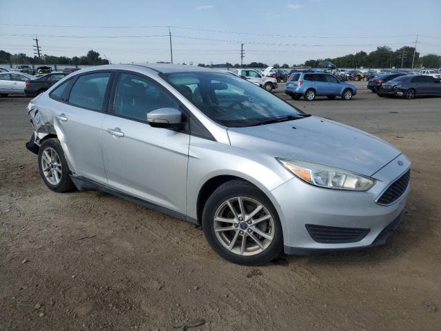 VIN 1FADP3F25FL319687 2015 Ford Focus, SE no.4