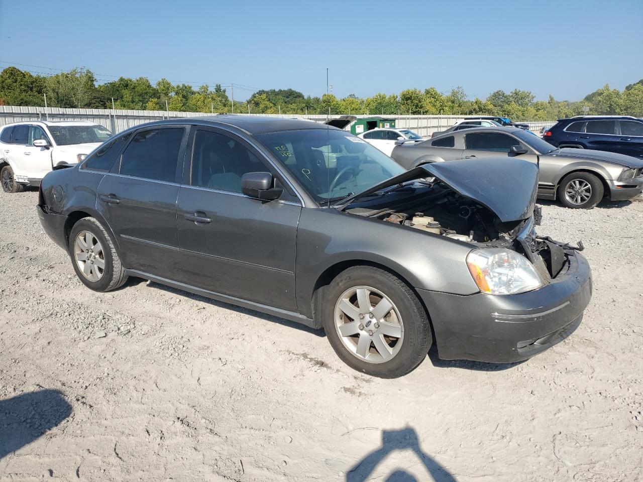 Lot #2919423323 2005 FORD FIVE HUNDR