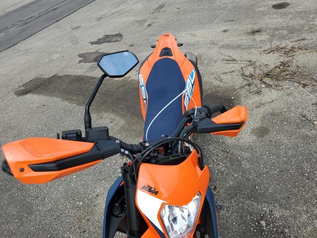 2024 KTM 690 SMC R VBKLSV403RM762161