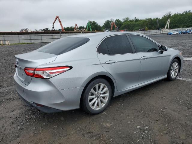 VIN 4T1B11HK1JU579135 2018 Toyota Camry, L no.3