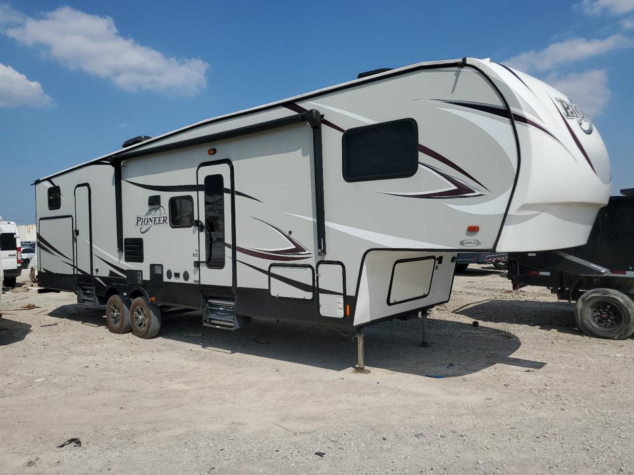 Heartland RV Elk Ridge, Elk Ridge Express Xtreme Light & Prowler FW  & Pioneer FW 2018 