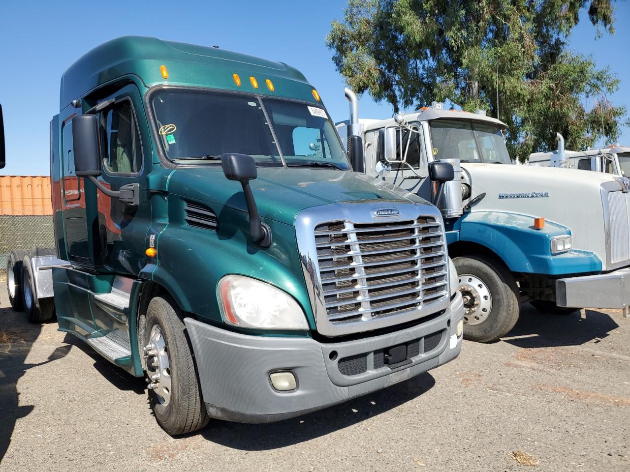 Lot #2750945333 2014 FREIGHTLINER CASCADIA 1