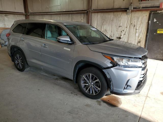 VIN 5TDJZRFH2JS528584 2018 Toyota Highlander, SE no.4