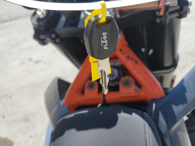 2019 KTM 690 SMC R VBKLSV408KM764204