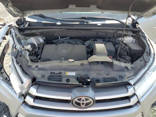 VIN 5TDJZRFHXKS616655 2019 Toyota Highlander, SE no.12