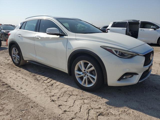 VIN SJKCH5CP0JA003209 2018 Infiniti QX30, Pure no.4