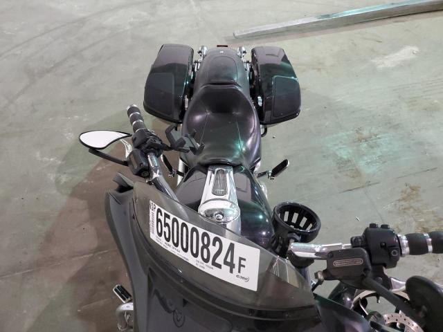 2019 HARLEY-DAVIDSON FLHX - 1HD1KBC16KB679938