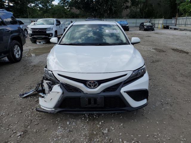 VIN 4T1G11AK5MU586965 2021 Toyota Camry, SE no.5